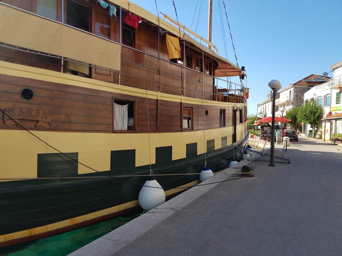 Boat & Breakfast Hotel Umag Bagian luar foto