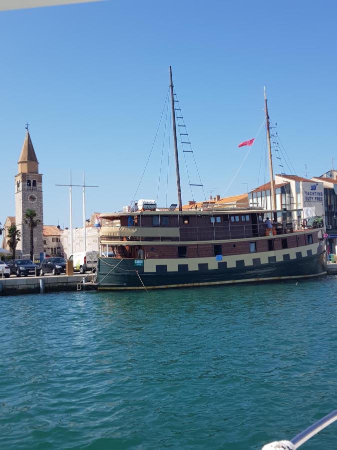 Boat & Breakfast Hotel Umag Bagian luar foto