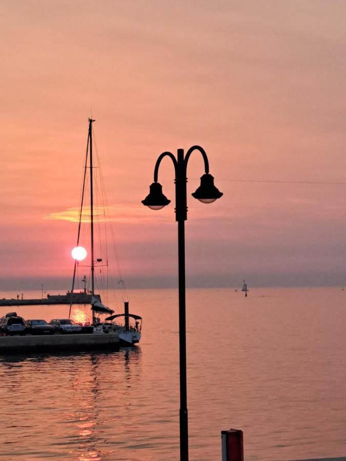 Boat & Breakfast Hotel Umag Bagian luar foto